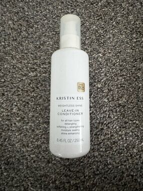 Kristin Ess Weightless Shine Leave-In Conditioner — White